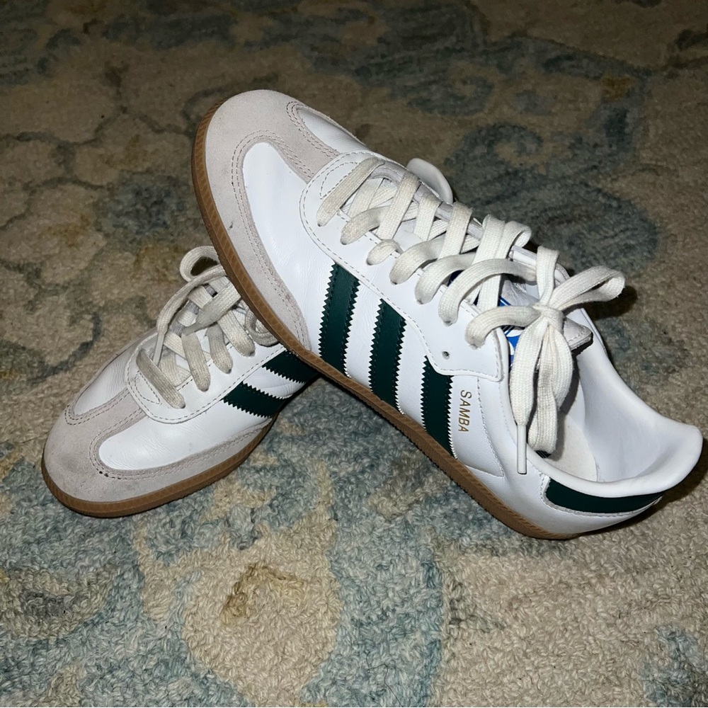 Good condition dark green Adidas Sambas